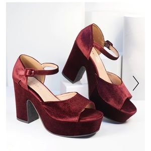 Unique Vintage Chelsea Crew Burgundy Velvet Peep Toe Platform Heels size 39 /8.5